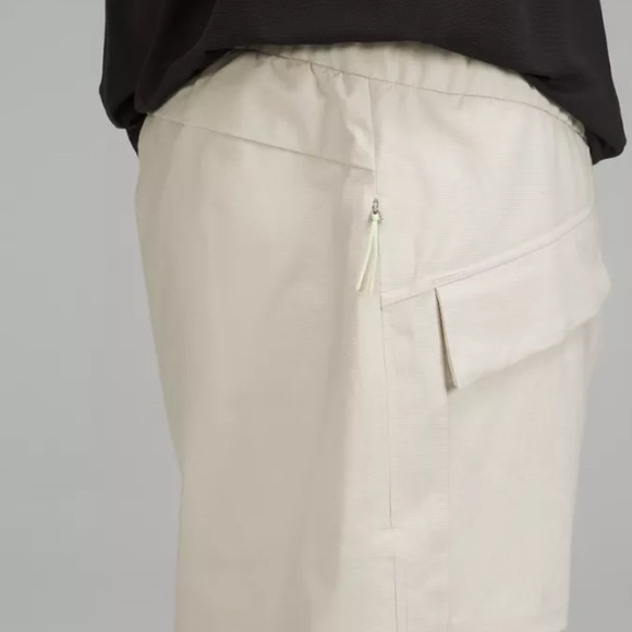 LULULEMON lab Relaxed Cargo Pant 26" DESIGNED FOR CASUAL - Picture 3 of 6